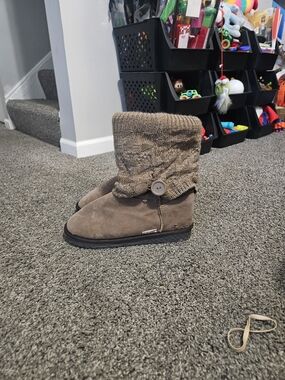 Muk Luks Women's Winter Boots Knit Cuff Faux Suede Brown Size 10 Wide 10W